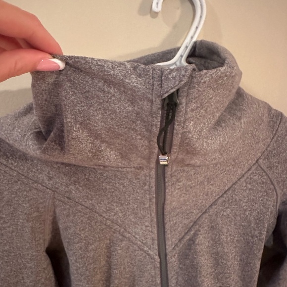Lulu Lemon scoop neck zip up - Picture 2 of 4